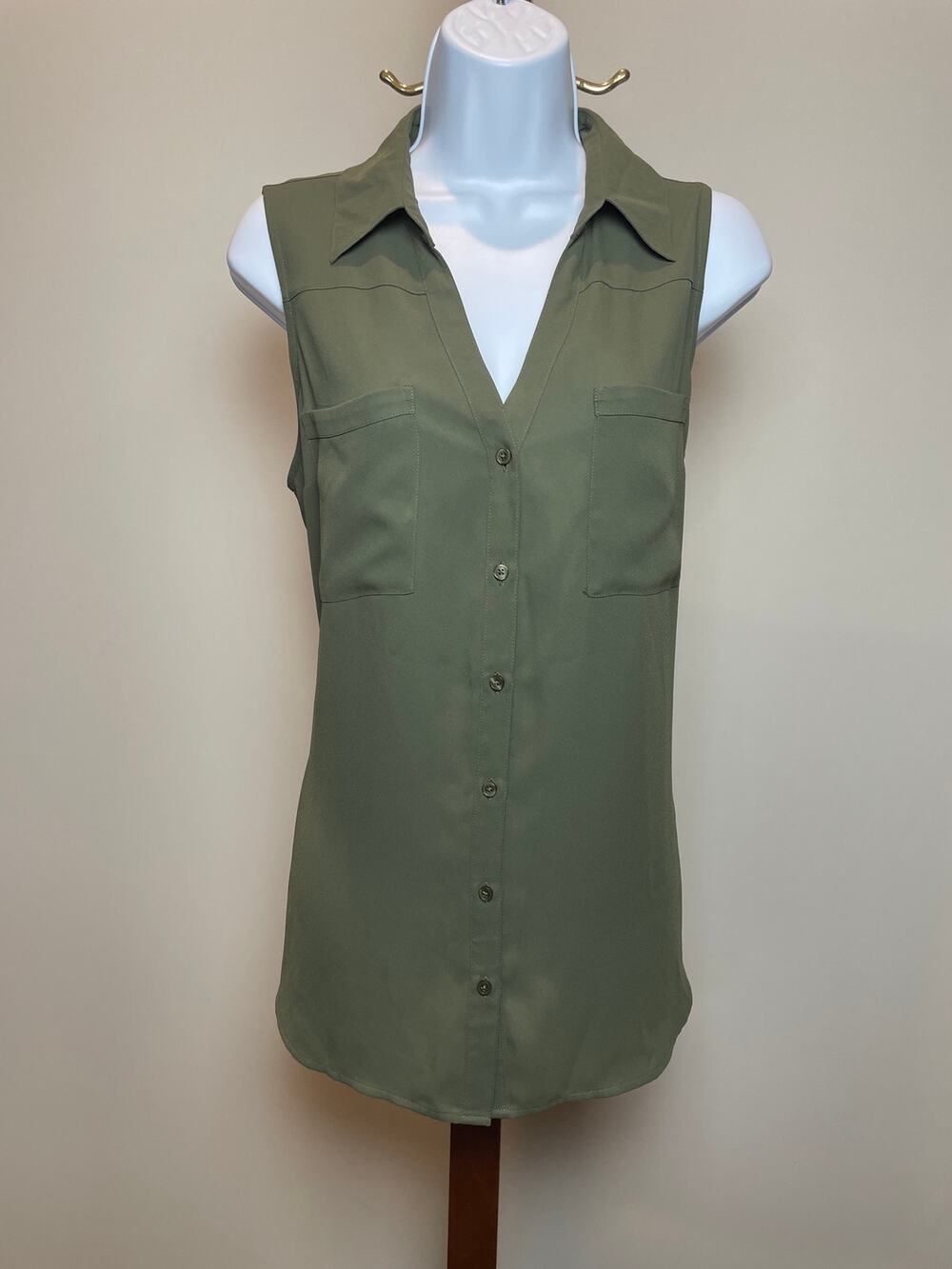 Express Portofino Top Size L Olive Green Sleeveless Button Down V Neck